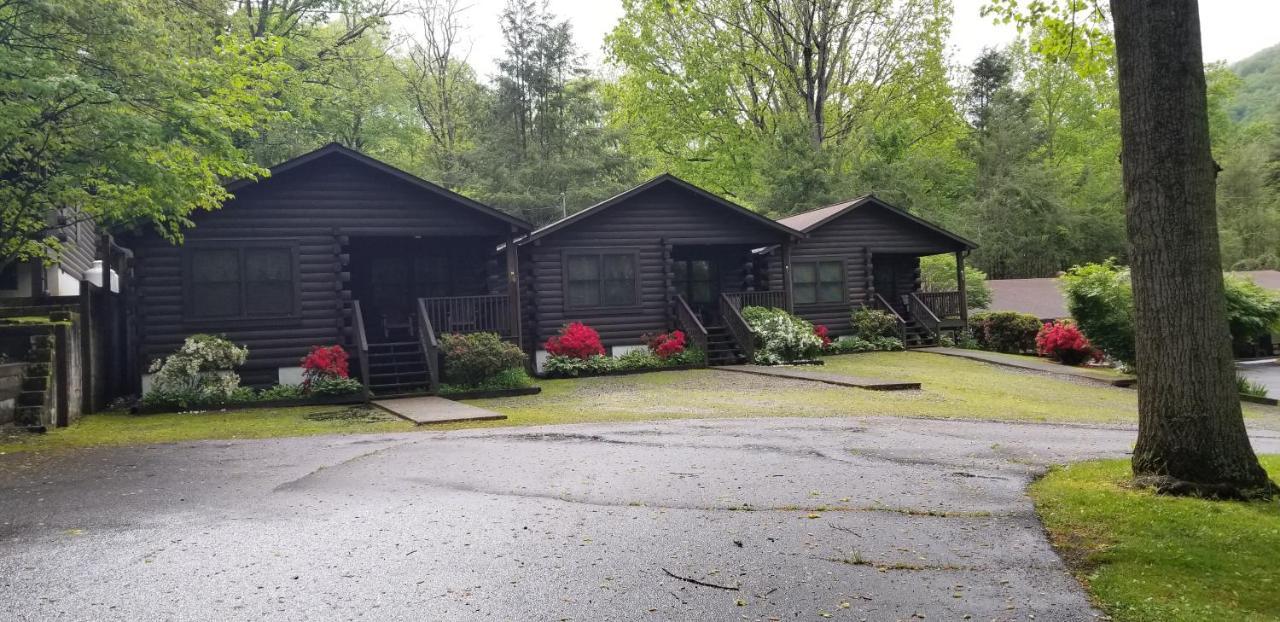 Tanglewood Motel And Log Cabins Maggie Valley Exterior photo